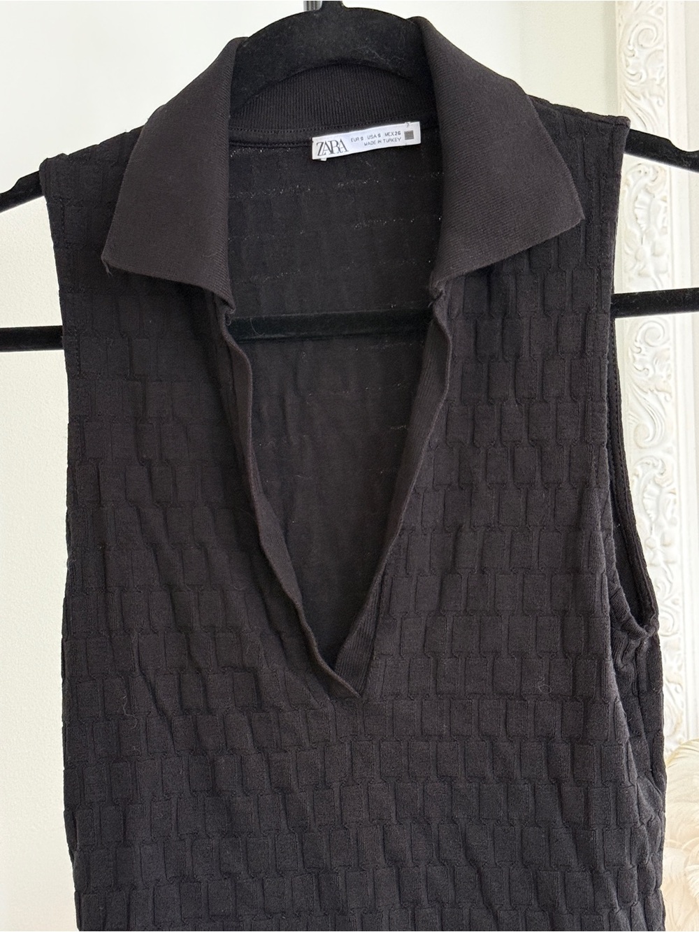 Zara Black Sleeveless V-Neck Polo Tank